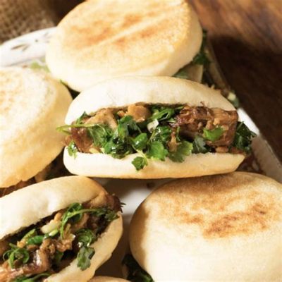  Rou Jia Mo: Uma explosão de sabor em cada mordida com carne suculenta e pão macio!