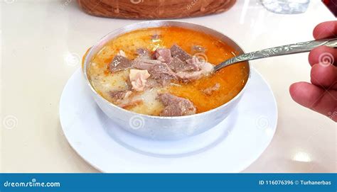  Beyran - Uma sopa reconfortante com carne macia que derrete na boca e um sabor picante irresistível!