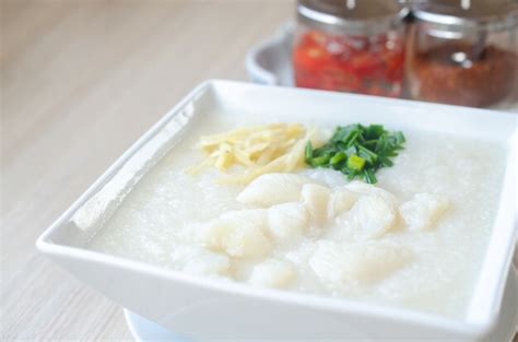  O Congee de Peixe da Zhuhai: Uma Sinfonia Deliciosa Entre a Cremosidade Envolvente e o Frescor Do Mar